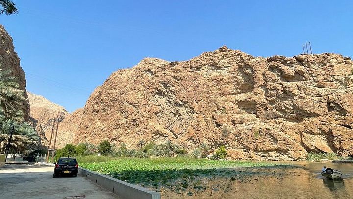 Private 8:00 to 17:00 Wadi Shab and Bimmah Sinkhole Day with Lunch, Up to 11 (3/12)