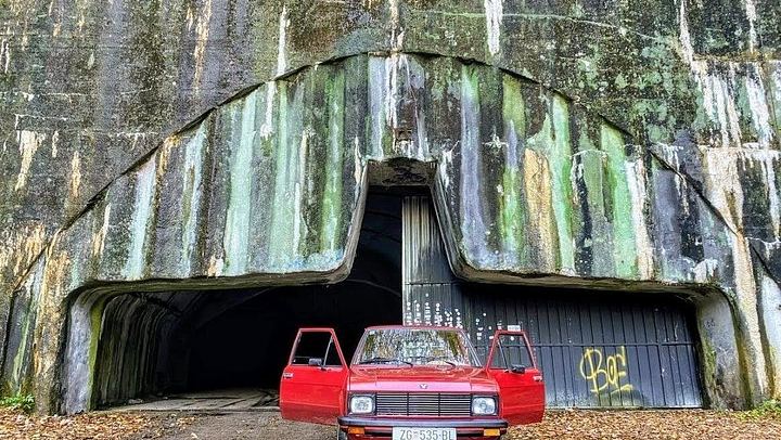 Private Plitvice Lakes and Zeljava Airbase Day Tour from Zagreb in a Yugo (1/5)