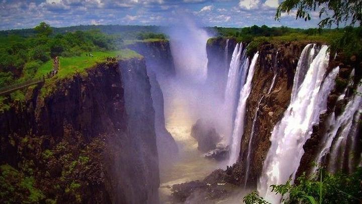 Victoria Falls Full-Day Tour with Speedboat, Livingstone Island Lunch, Devils Pool