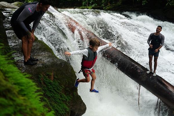 Paddle 9 Full-Day Waterfall Adventure in Quepos with Farm Lunch, 5 Stops