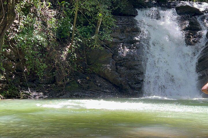 Quepos Full-Day Waterfalls and Beaches Trip with Lunch, Entrance Fees and Guide (9/11)