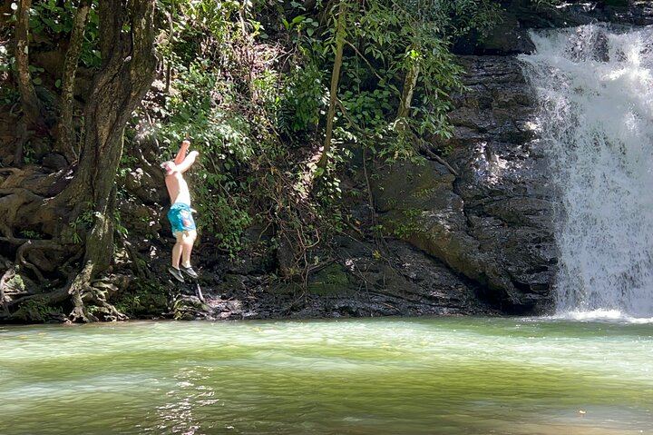 Quepos Full-Day Waterfalls and Beaches Trip with Lunch, Entrance Fees and Guide (10/11)