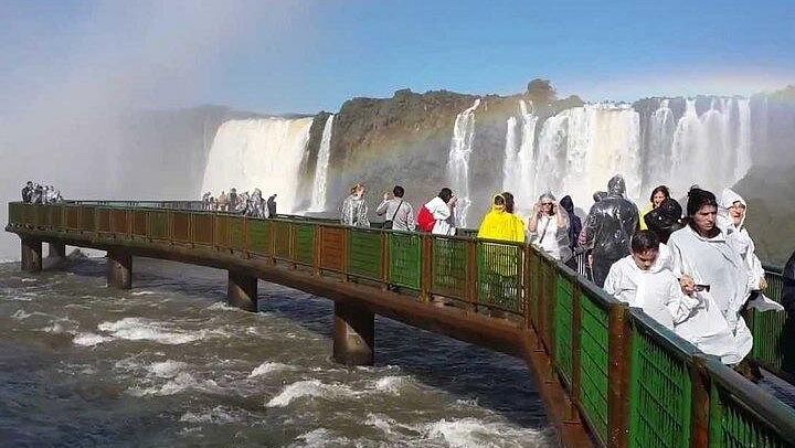Puerto Iguazu to Brazilian Falls and Parque das Aves Bird Park Guided Tour (1/10)