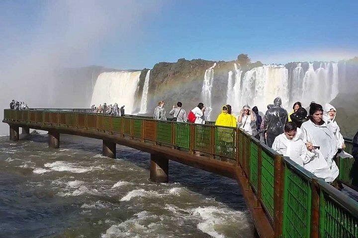 Puerto Iguazu to Brazilian Falls and Parque das Aves Bird Park Guided Tour (1/10)