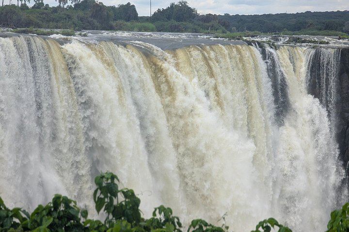 Slow-Paced Private Victoria Falls Day Across Zimbabwe, the Bridge and Zambia (9/12)