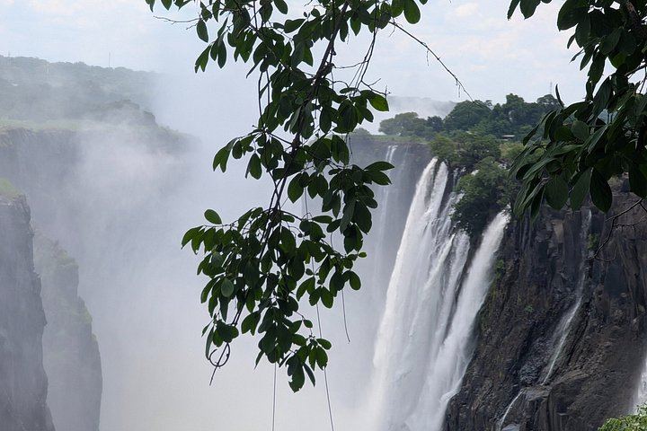 Slow-Paced Private Victoria Falls Day Across Zimbabwe, the Bridge and Zambia (12/12)