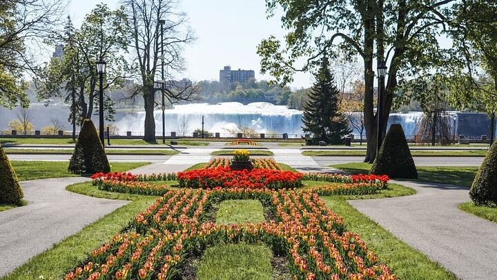Niagara Falls Day Trip from Toronto with Journey Behind the Falls and Boat Cruise Upgrade (4/12)