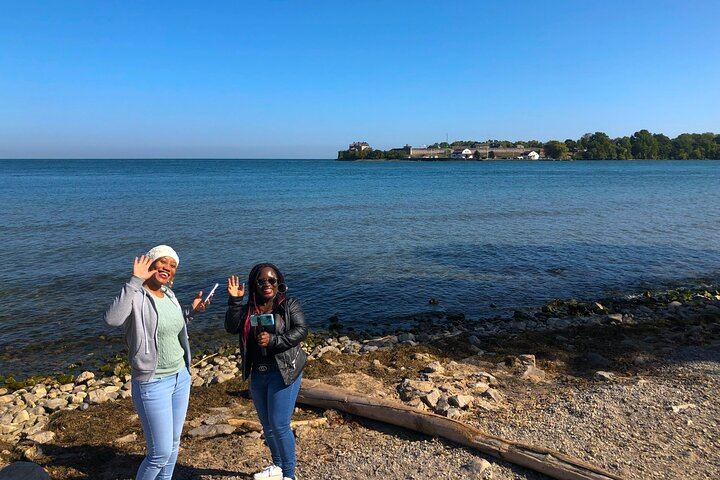 Niagara Falls and Niagara-on-the-Lake Guided Day Tour from Toronto with Boat Ride (6/12)
