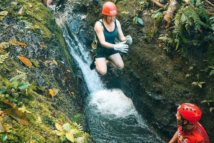 Lost Canyon Waterfall Rappelling from La Fortuna with Buffet Lunch and Pickup (8/12)