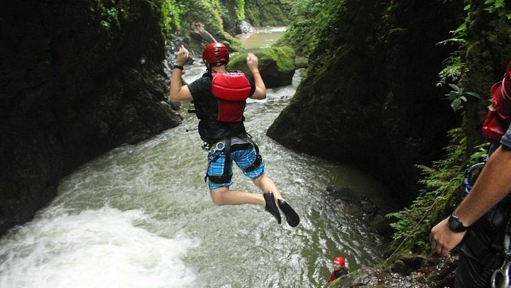 Gravity Falls Waterfall Jumping and Canyoning Tour, Small Group from La Fortuna (4/9)