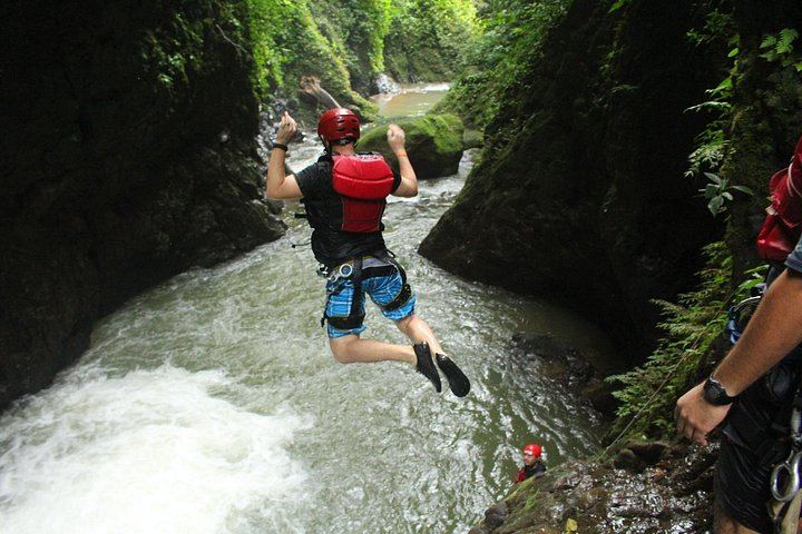 Gravity Falls Waterfall Jumping and Canyoning Tour, Small Group from La Fortuna (4/9)