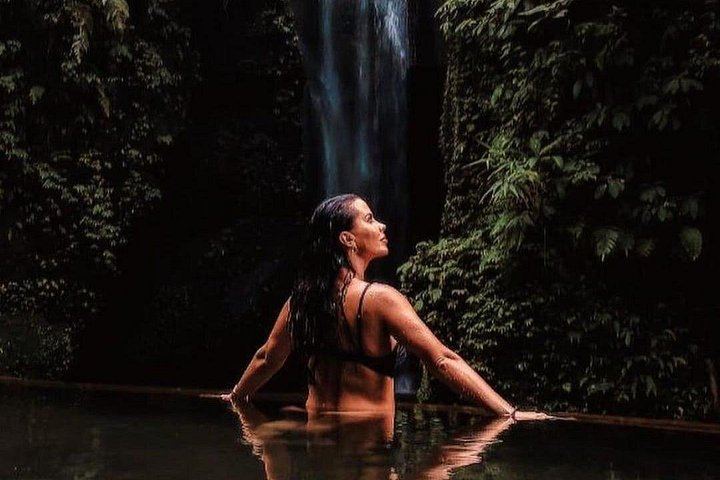 Bali Waterfalls and Temples Tour: Temesi, Goa Raja, Kehen and Besakih (2/12)