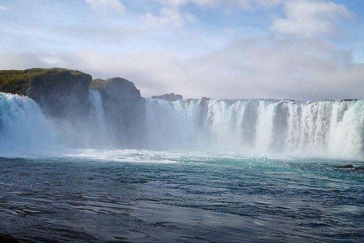 Godafoss Express Shuttle from Akureyri with Botanical Garden or Downtown Drop-Off (2/11)