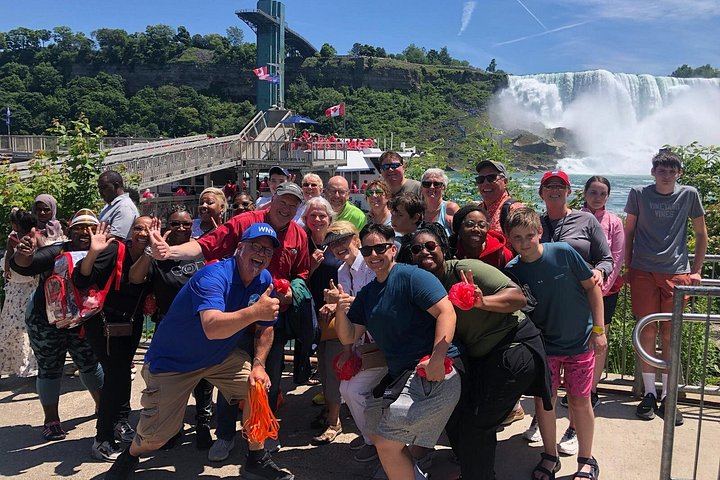 Walk Niagara Tours Guided Walk: Hornblower Boat Cruise and Journey Behind the Falls (11/12)