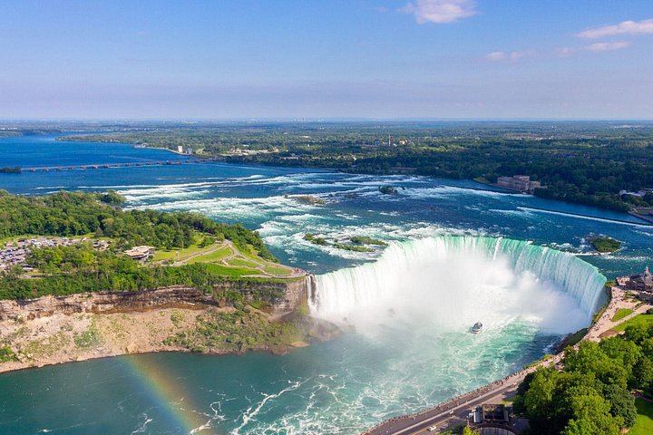 Niagara Falls Day Tour from Toronto with Gray Line, Cruise Ticket and Fallsview Lunch (5/12)