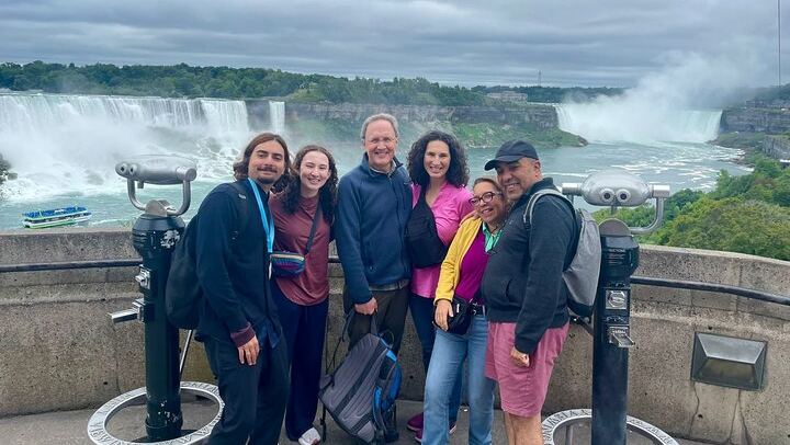 Oakes Garden and Niagara Parkway Guided Walk from Casino Niagara, Optional Boat Cruise (4/9)