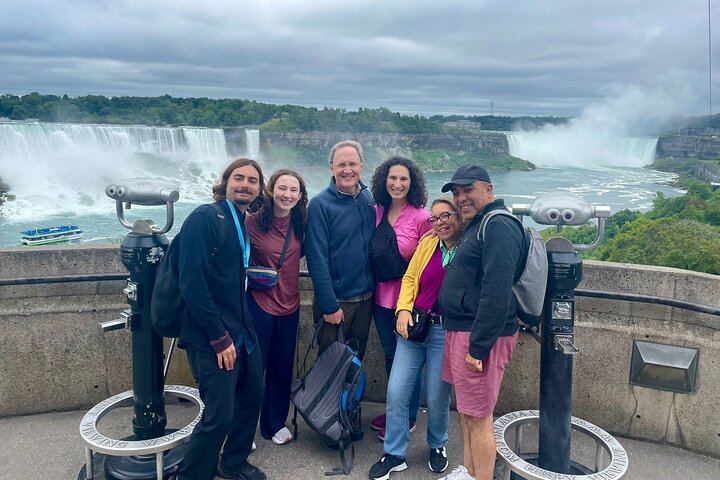 Oakes Garden and Niagara Parkway Guided Walk from Casino Niagara, Optional Boat Cruise (4/9)