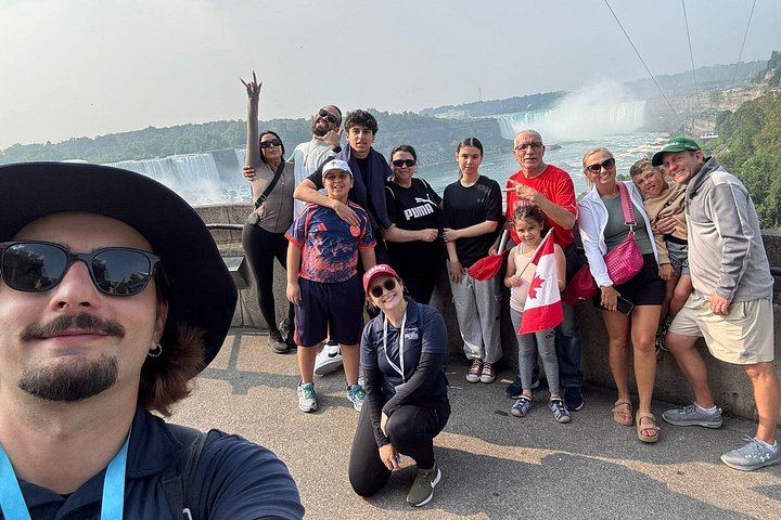 Oakes Garden and Niagara Parkway Guided Walk from Casino Niagara, Optional Boat Cruise (3/9)