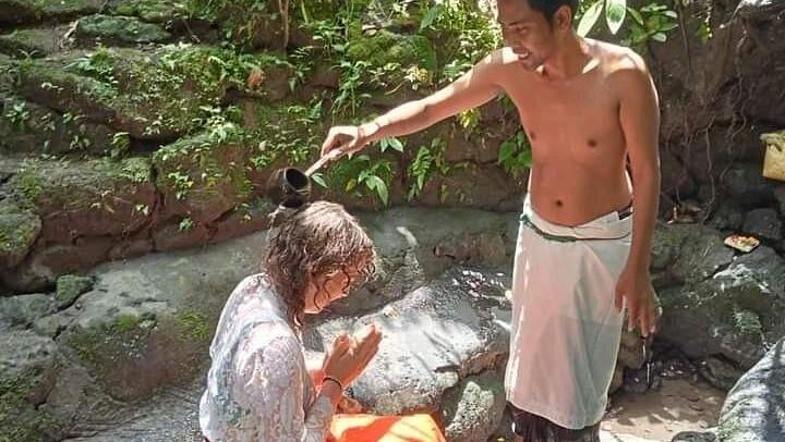 Beji Griya Holy Waterfall Healing Tour With Ceremony Dress and Rice Terrace Lunch (4/10)