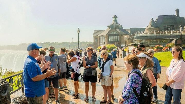 Walk Niagara Tours Guided Walk: Hornblower Boat Cruise and Journey Behind the Falls (4/12)