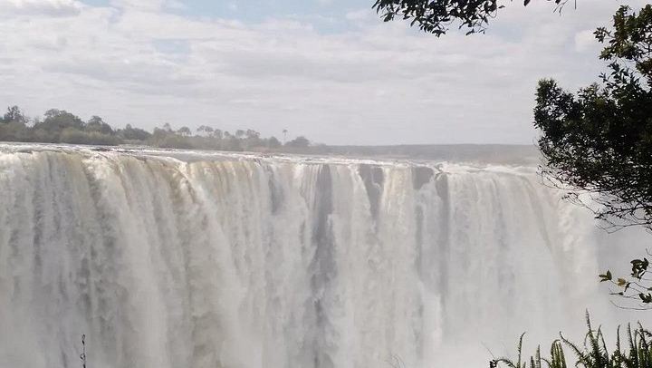 Victoria Falls Two Hour Guided Walk of 16 Viewpoints with Hotel Transfers (1/12)