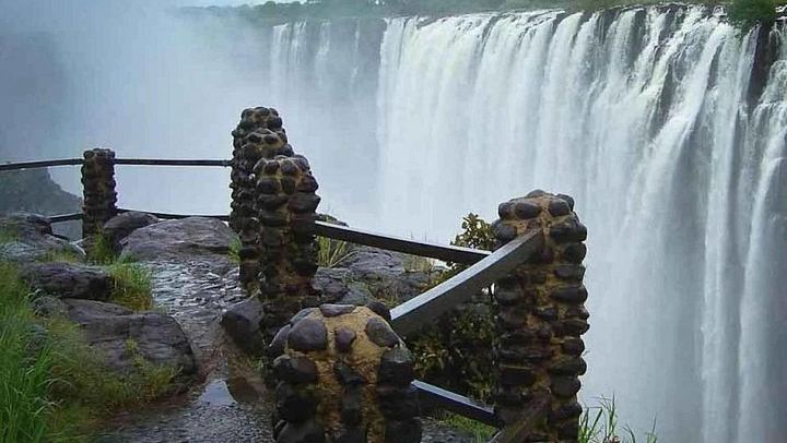 Victoria Falls Guided Walks on Both Sides with Big Tree and Bridge Stops (3/9)
