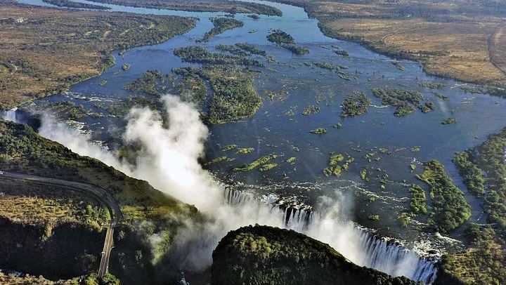 Victoria Falls Zambia Side Tour with Vanaway Guides, Hotel Transfers and Park Fees (3/12)