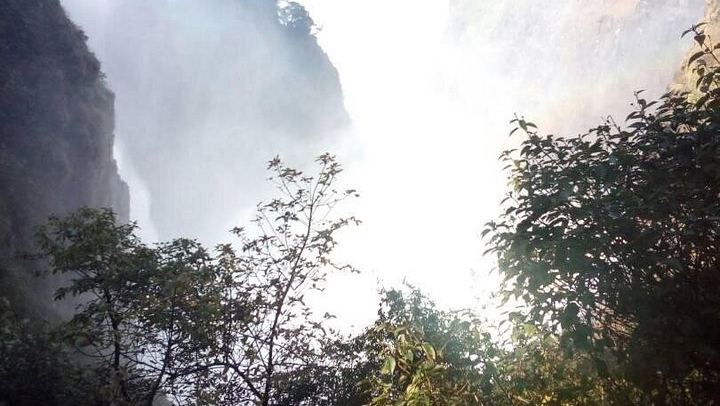 Victoria Falls Guided Tour in Mosi-oa-Tunya National Park with Entry Fee and Transfers (3/7)
