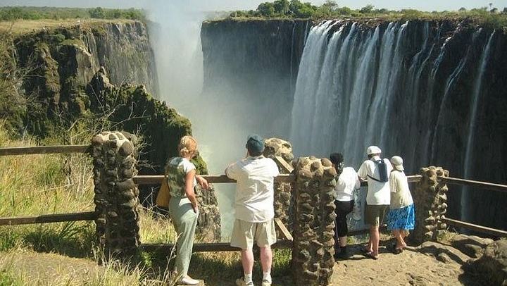Victoria Falls Guided Tour in Zambia with Fees, Water and Air-Conditioned Vehicle (2/7)