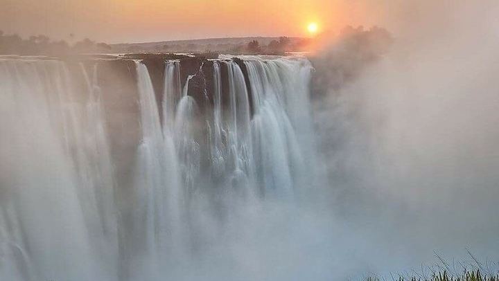 Victoria Falls Guided Walk with Thelma and Tonga Stories at the Big Tree (4/12)
