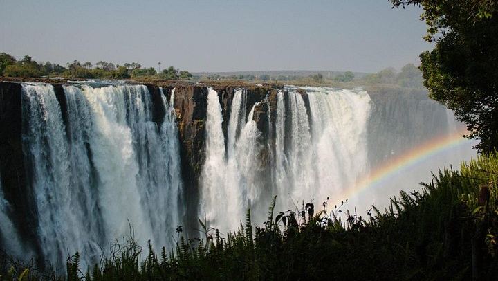 Victoria Falls Guided Tour from Livingstone with Bottled Water and Rainforest Views (1/9)