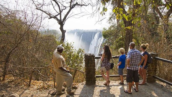 Victoria Falls Guided Tour in Zambia with Fees, Water and Air-Conditioned Vehicle (3/7)