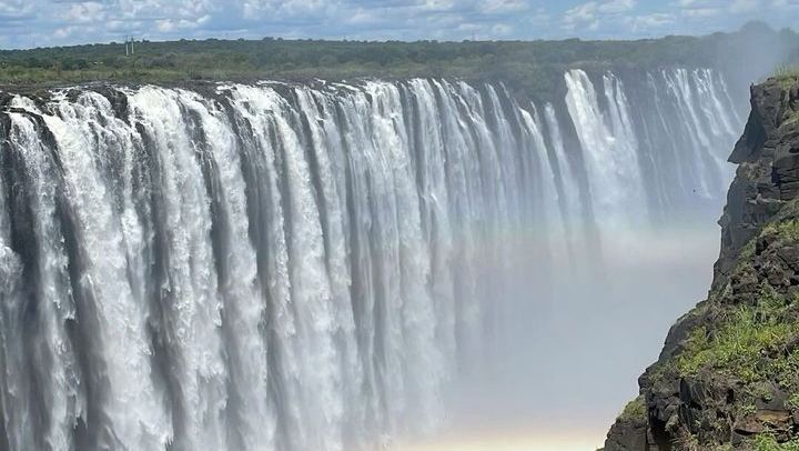 Victoria Falls Cross-Border Tour with Tonga Guide Thelma, Zimbabwe and Zambia (1/12)