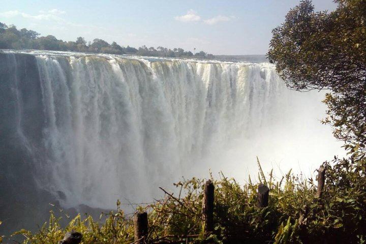Victoria Falls Guided Tour in Mosi-oa-Tunya National Park with Entry Fee and Transfers (2/7)