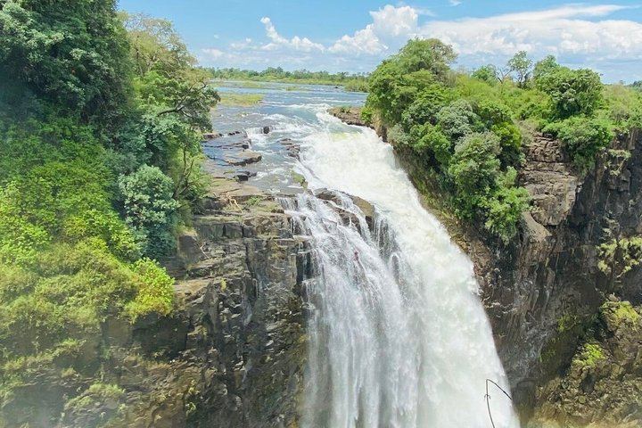Victoria Falls Guided Walk with Thelma and Tonga Stories at the Big Tree (11/12)