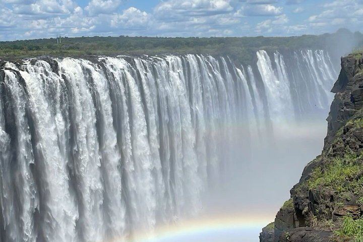 Victoria Falls Guided Walk with Thelma and Tonga Stories at the Big Tree (10/12)
