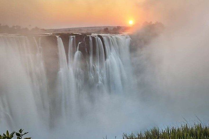 Victoria Falls Guided Walk with Thelma and Tonga Stories at the Big Tree (4/12)