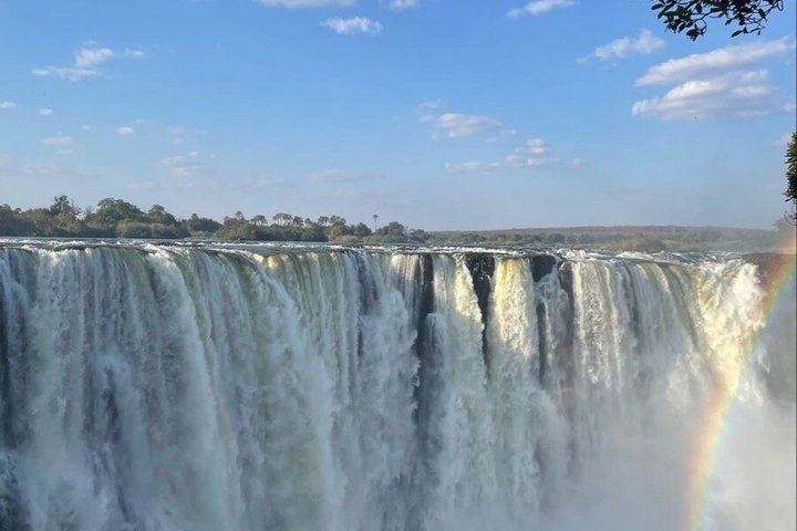 Victoria Falls Guided Walk with Thelma and Tonga Stories at the Big Tree (5/12)