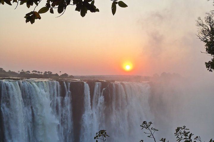 Victoria Falls Guided Walk with Thelma and Tonga Stories at the Big Tree (9/12)