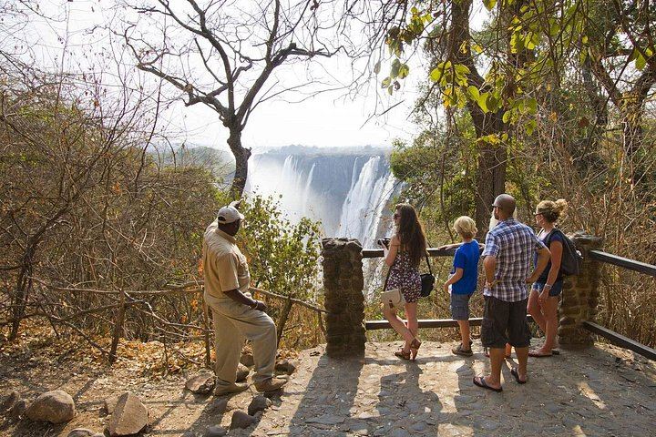 Victoria Falls Guided Tour in Zambia with Fees, Water and Air-Conditioned Vehicle (3/7)