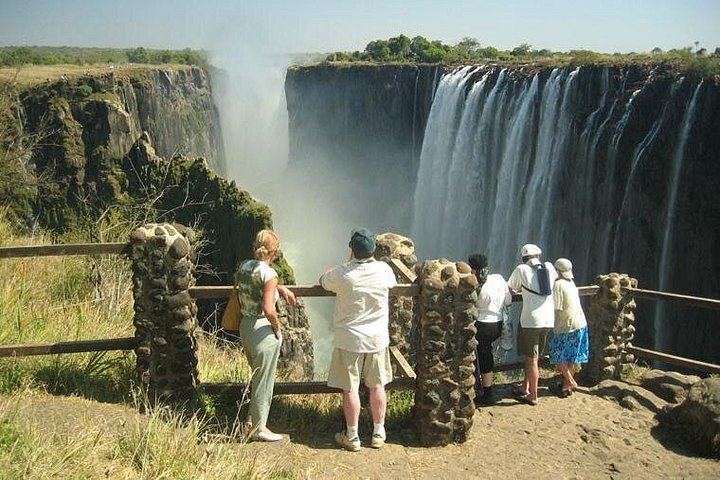 Victoria Falls Guided Tour in Zambia with Fees, Water and Air-Conditioned Vehicle (2/7)