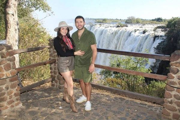 Victoria Falls Photography and Nature Tour with Boiling Pot, Rainforest and Snacks