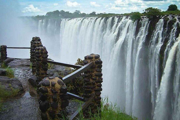 Victoria Falls Photography and Nature Tour with Boiling Pot, Rainforest and Snacks (5/12)