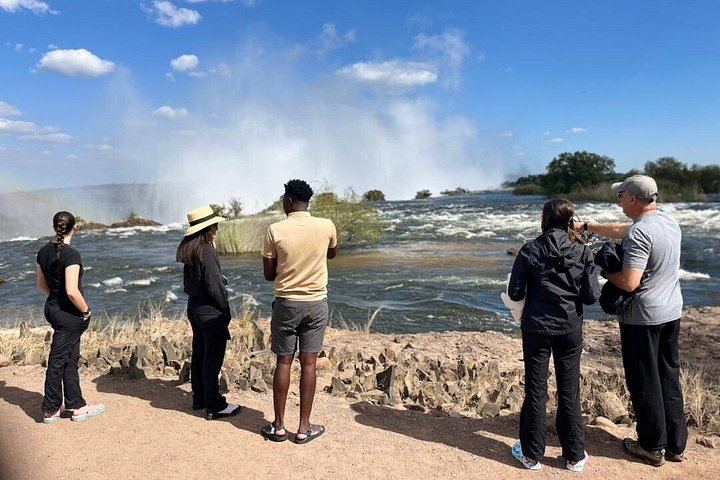Victoria Falls Photography and Nature Tour with Boiling Pot, Rainforest and Snacks (11/12)