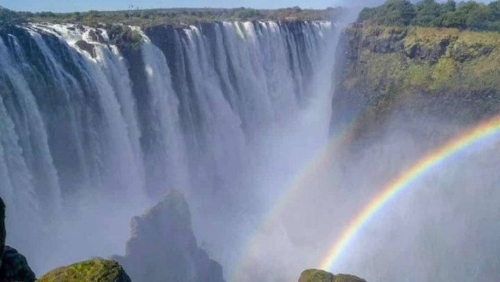 Victoria Falls Photography and Nature Tour with Boiling Pot, Rainforest and Snacks (3/12)