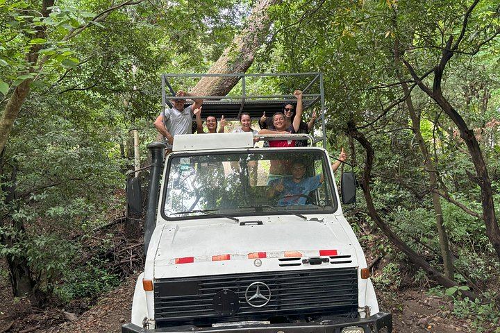 La Leona Waterfall Half-Day Hike with Unimog Ride from Curubande (2/12)