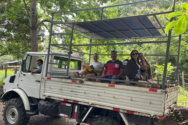 La Leona Waterfall Half-Day Hike with Unimog Ride from Curubande (9/12)