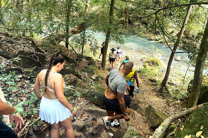 La Leona Waterfall Half-Day Hike with Unimog Ride from Curubande (4/12)