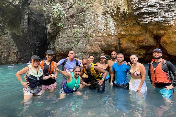 La Leona Waterfall Half-Day Hike with Unimog Ride from Curubande (8/12)