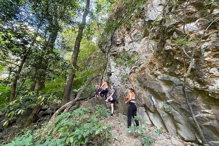 La Leona Waterfall Half-Day Hike with Unimog Ride from Curubande (10/12)